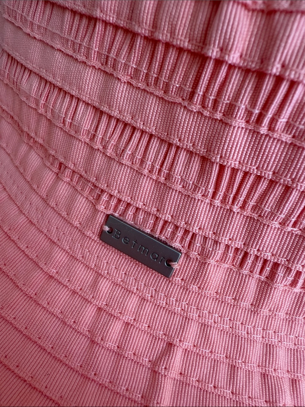 Betmar Coral Rose-pink pink ruched sun hat with metal logo plaque - Picture 2 of 9